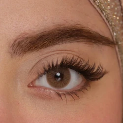 لنز چشم رویال ویژن مدل CHANEL BROWN کد 34 رنگ قهوه ای رگه دار بدون دور