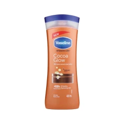 لوسیون بدن وازلین مدل Cocoa Glow حجم 400 میلی‌لیتر نرم کننده و آبرسان پوست خشک و حساس با عصاره کاکائو و شی باتر، حاوی ویتامین E، حفظ نرمی و لطافت پوست و جلوگیری از خشکی و خارش